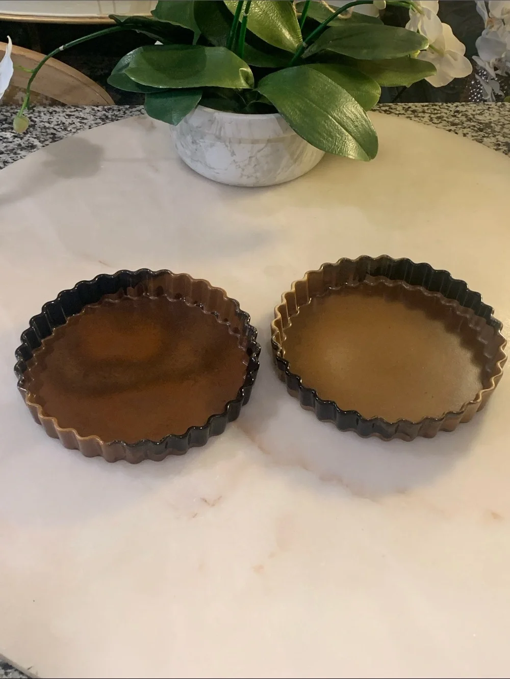2 Pottery Craft 572 stoneware bakeware 9.5”